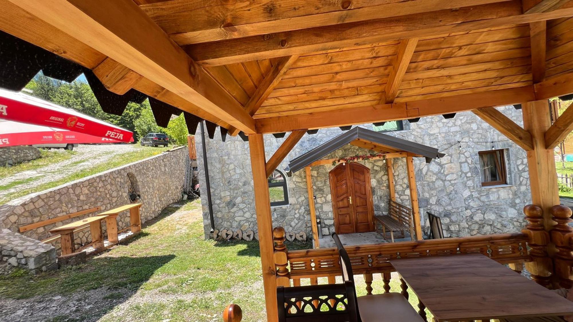 Stonehouse Villa วัลโบเนอ ภายนอก รูปภาพ