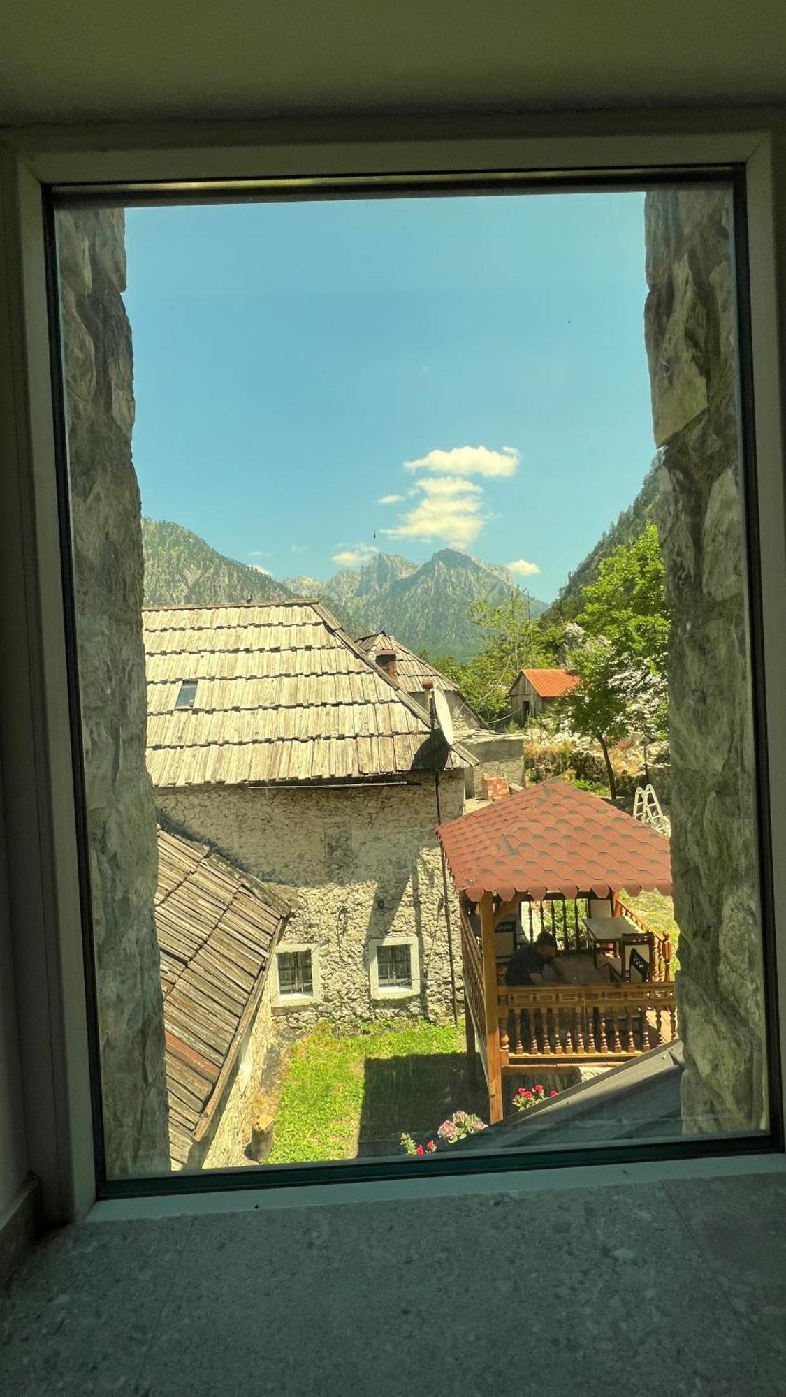 Stonehouse Villa วัลโบเนอ ภายนอก รูปภาพ